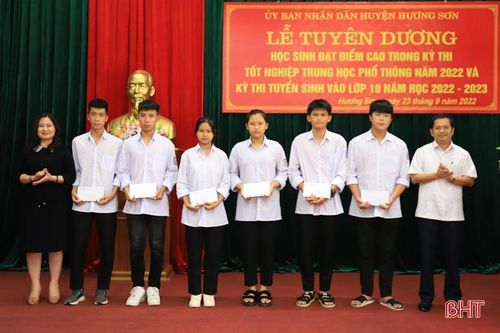 87 học sinh Hương Sơn được khen thưởng vì có thành tích cao trong các kỳ thi