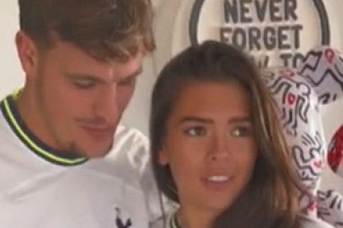 Con gái Owen gây sốc khi mặc áo đấu của... Tottenham