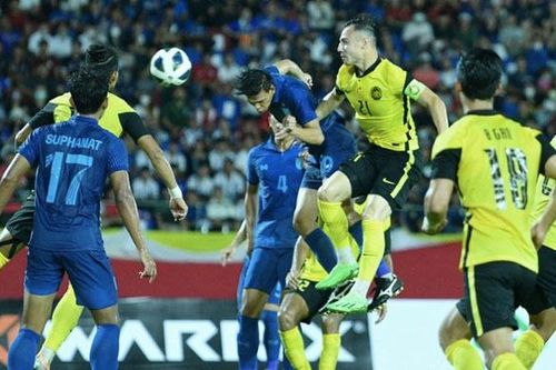 HLV Park Hang Seo thấy gì khi thân chinh xem Thái Lan đấu Malaysia?