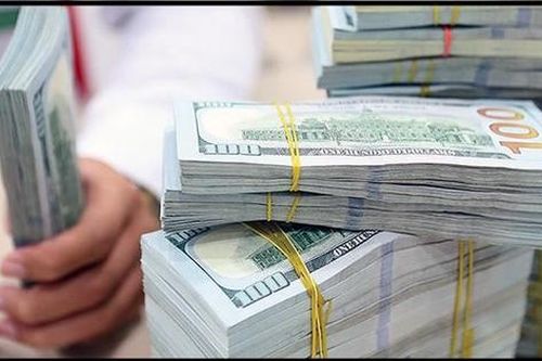 Giá bán USD của một số ngân hàng tiệm cận mốc 24.000 đồng/USD