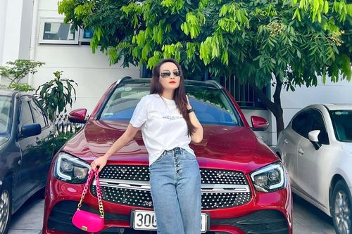 Bảo Thanh lại tậu xe hơi 5 tỷ, khối tài sản 'khủng' thế nào ở tuổi 32?