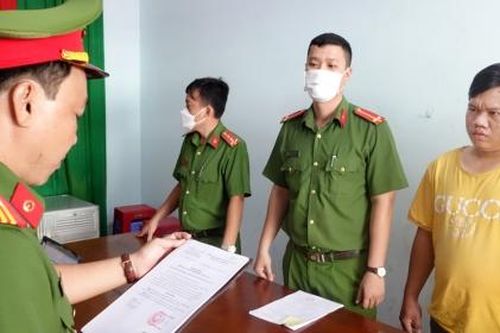Một đối tượng sử dụng giấy tờ giả làm thủ tục chuyển nhượng đất vừa bị bắt