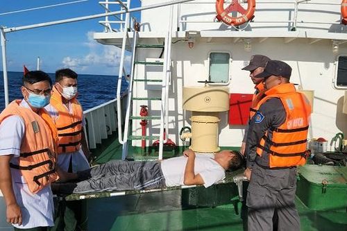 Đưa ngư dân lâm bệnh nặng từ Trường Sa về đất liền