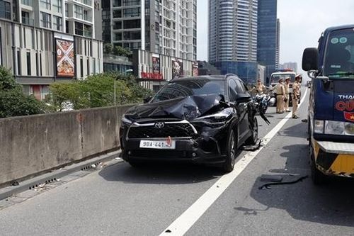 3 xe ô tô tông liên hoàn trên đường Vành đai 3 trên cao