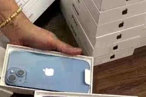 Tạm giữ lô điện thoại Iphone 14 trị giá 1,6 tỷ đồng
