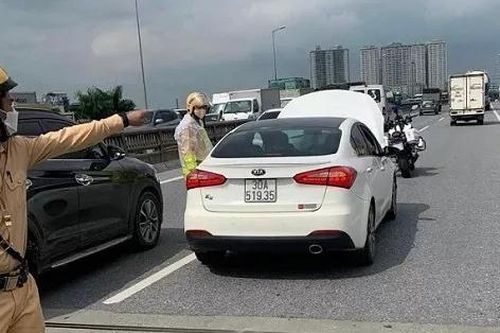 Giải cứu hàng chục xe bị nạn trên đường Vành đai 3