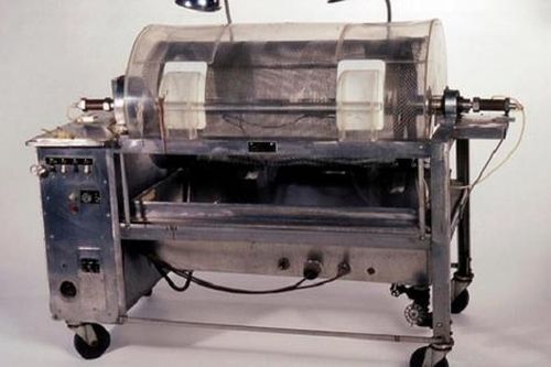 Máy chạy thận đầu tiên trên thế giới được ra đời như thế nào?