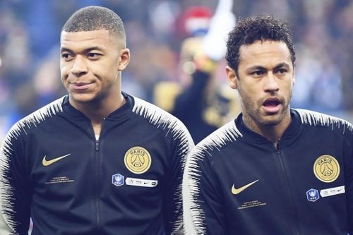 Neymar bỏ đi khi được hỏi về Mbappe