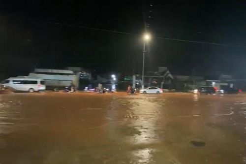Một người bị nước cuốn trôi xuống suối ở Đồng Nai