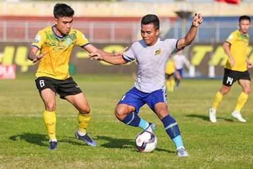 Động viên nhau vượt khó