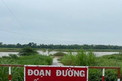 Quảng Ngãi: Nước sông Trà Khúc dâng cao, 350 hộ dân bị cô lập