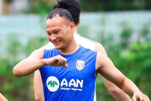 Trọng Hoàng trở lại sân cỏ
