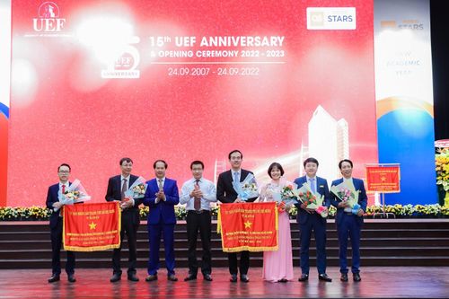 Trường Đại học Kinh tế - Tài chính TP.HCM kỷ niệm 15 năm thành lập