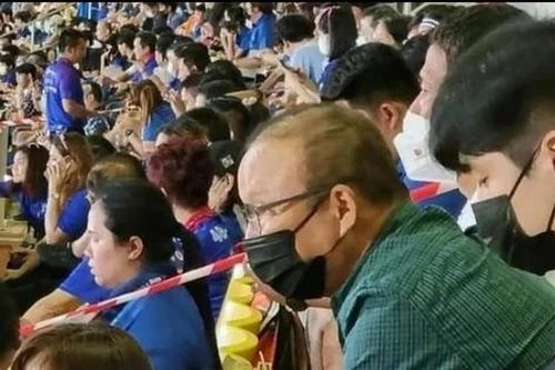 Thấy gì trong chuyến thị sát Thái Lan của thầy Park?