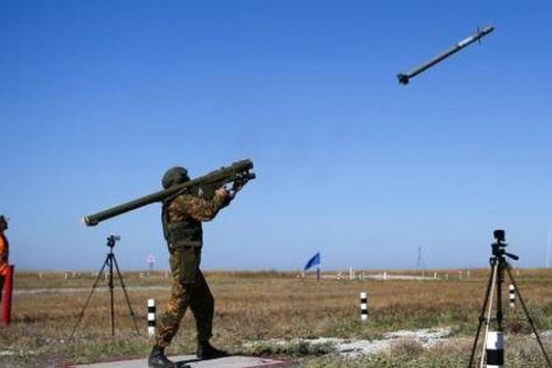Ukraine tung video tên lửa phòng không vác vai MANPADS hạ gục 'cá sấu' K-52 của Nga