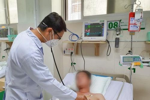 Suy đa tạng, suýt tử vong vì chăm sóc lợn ốm không đeo khẩu trang