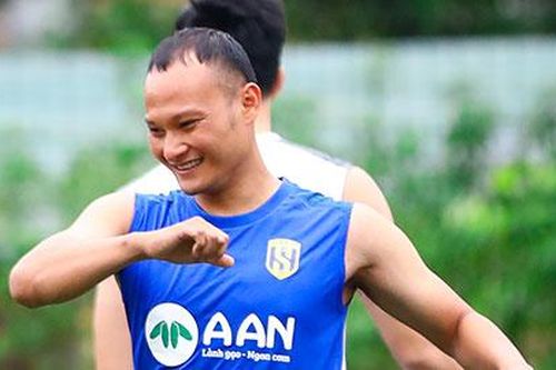 Trọng Hoàng trở lại tập luyện, báo tin cực vui cho HLV Park
