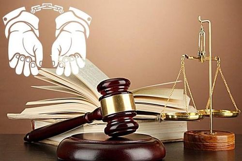 Cựu đại úy Lê Thị Hiền lĩnh án tù trong vụ ép khách thanh toán tại quán bar