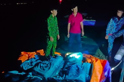 Phú Quốc: Bắt giữ vụ chở 9 tấn đường nhập lậu qua đường biển trong đêm