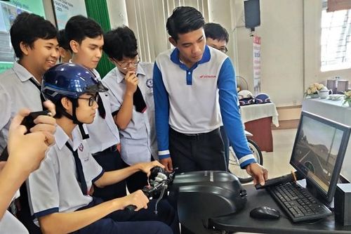 Tổ chức lễ phát động học sinh, sinh viên nghiêm chỉnh chấp hành pháp luật về an toàn giao thông