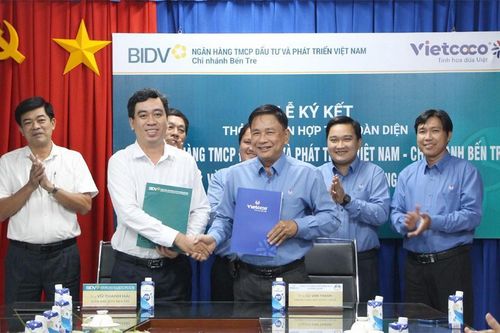 Ký kết hợp tác toàn diện giữa BIDV Bến Tre và Công ty TNHH Chế biến dừa Lương Quới