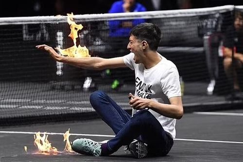 Màn 'nổi lửa' kinh dị trước trận đấu cuối cùng của Roger Federer