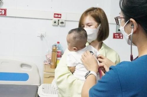 Bộ Y tế họp khẩn việc trẻ mắc Adenovirus tăng đột biến