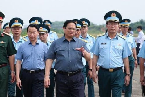Thủ tướng thăm Trung đoàn KQ 921, khảo sát sân bay QS Yên Bái