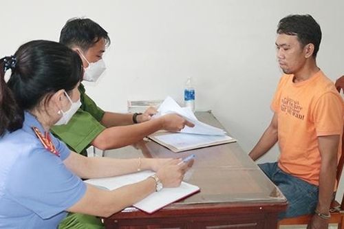 Khi con tim lầm lạc đặt trên đầu