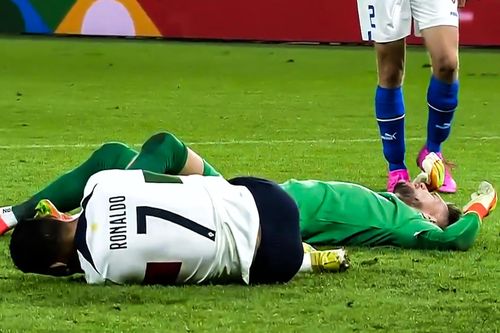 Pha va chạm khiến Ronaldo đổ máu