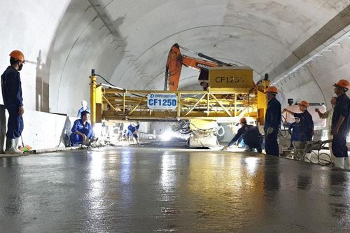 Ngày đêm thi công, đưa hầm Thung Thi trên cao tốc bắc-nam 'về đích' sớm