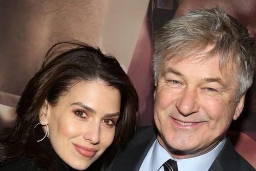 Alec Baldwin đón con thứ 8 ở tuổi 64