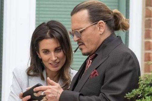 Bạn gái luật sư của Johnny Depp đã ly thân chồng