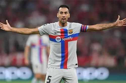 Busquets bác bỏ tin đồn thất thiệt về tương lai tại Barca