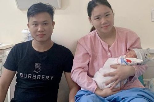 Tưởng phù chân thông thường, đến viện phải phẫu thuật lấy thai gấp