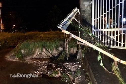 Người bị cuốn trôi ở đường tỉnh 763 đã thoát nạn