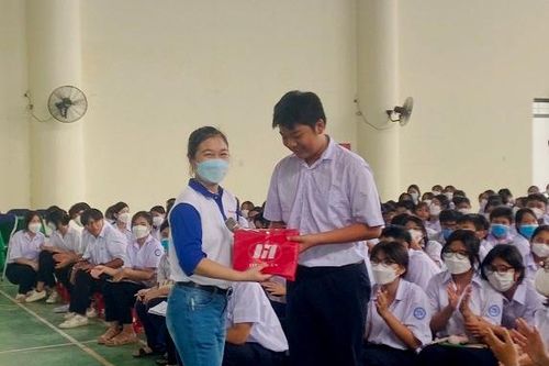 Lễ phát động học sinh, sinh viên nghiêm chỉnh chấp hành pháp luật an toàn giao thông