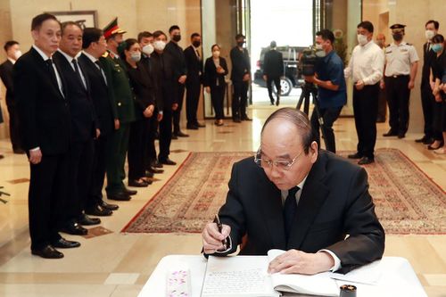 Chủ tịch nước lên đường sang Nhật Bản dự Lễ quốc tang ông Abe