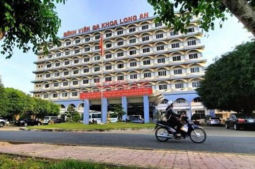 Truy bắt 6 người cầm hung khí sát hại bệnh nhân, đập phá thiết bị y tế của bệnh viện