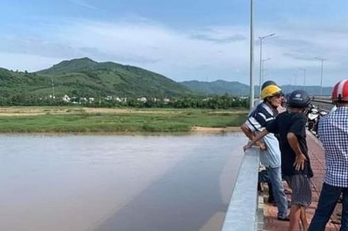 Tìm thấy thi thể người đã bỏ xe máy trên cầu Dinh Ông lúc nửa đêm
