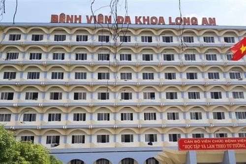 Sáu côn đồ giả bệnh nhân vào bệnh viện đập phá