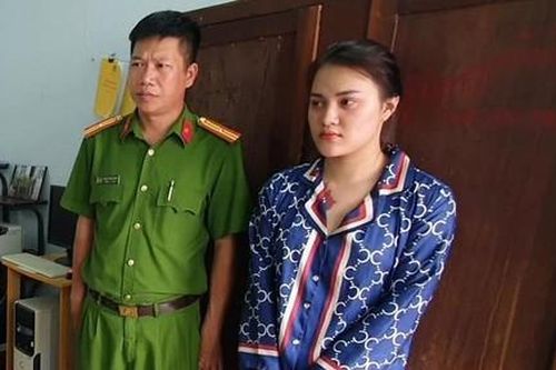 Cô gái mang dao đi gây án vì bị nói xấu trên Facebook
