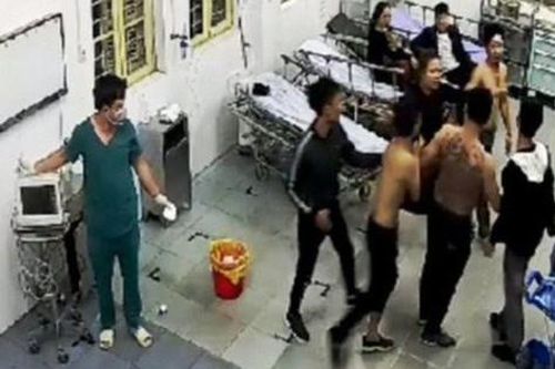Truy tìm nhóm côn đồ truy sát người, đập phá thiết bị y tế tại bệnh viện