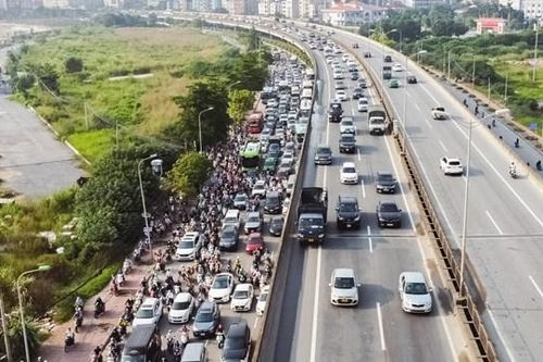 CSGT ghi hình và xử phạt loạt phương tiện đi vào làn khẩn cấp trên Vành đai 3