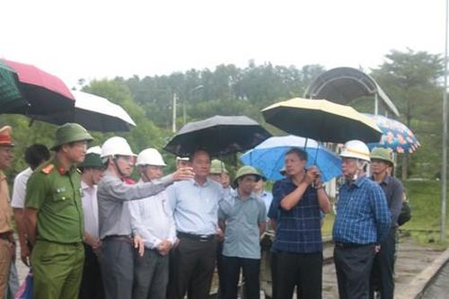 Bộ trưởng Bộ NN-PTNT kiểm tra công tác phòng tránh bão số 4 tại Quảng Nam
