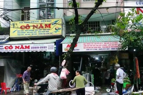 Người Đà Nẵng hối hả mua vật dụng chằng chống nhà cửa