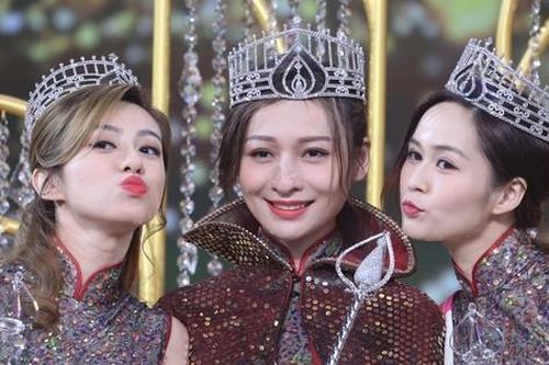 Người mẫu có đôi chân dài 1,19 m đăng quang Hoa hậu Hong Kong 2022