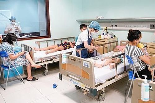 Hà Nội gia tăng trẻ mắc virus Adeno, yêu cầu các bệnh viện gấp rút bố trí giường bệnh