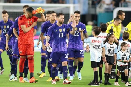 MU, PSG nhận đề nghị sốc từ tuyển Argentina liên quan Messi, Martinez