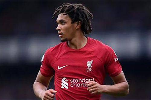 Alexander-Arnold bị chê phòng ngự như cầu thủ hạng dưới